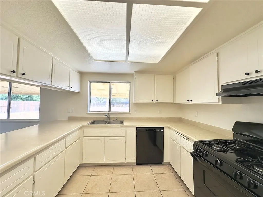 22311 Thunderbird Road, Apple Valley, California 92307 home-pic-9