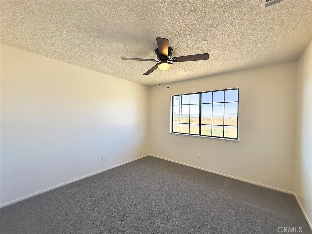 22311 Thunderbird Road, Apple Valley, California 92307 home-pic-15