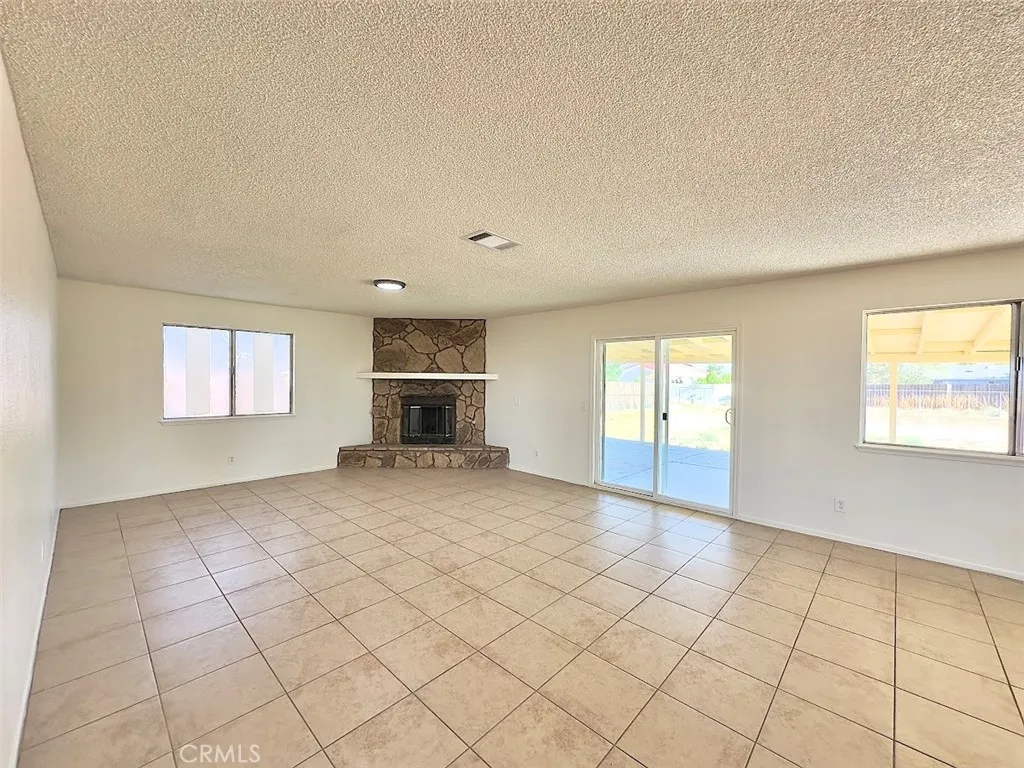 22311 Thunderbird Road, Apple Valley, California 92307 home-pic-5
