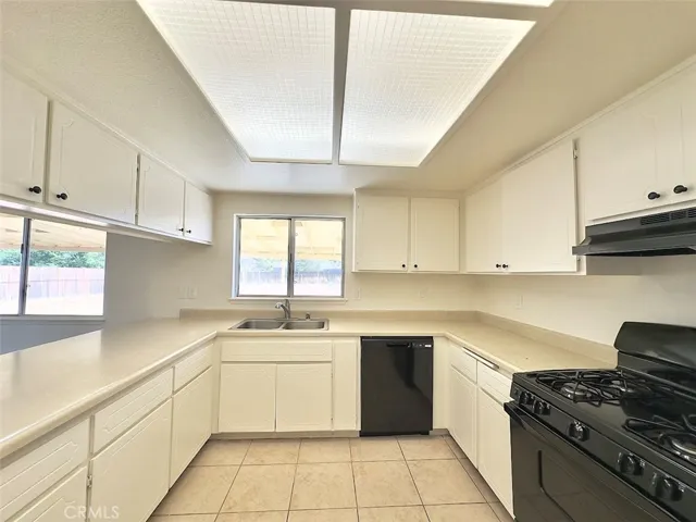 22311 Thunderbird Road, Apple Valley, California 92307
