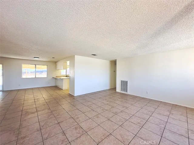 22311 Thunderbird Road, Apple Valley, California 92307