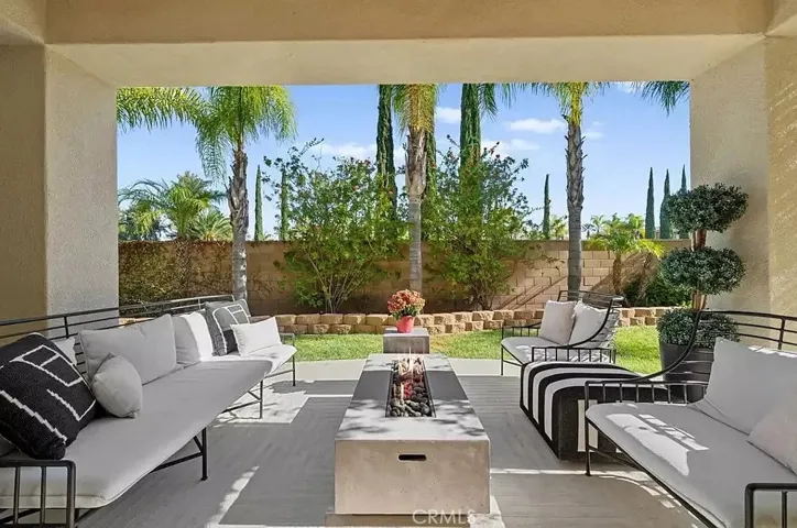 Indoor/Outdoor Living