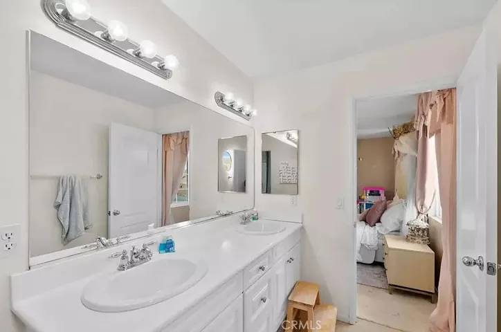Jack n Jill Bathroom