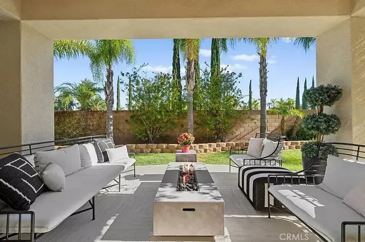 Indoor/Outdoor Living