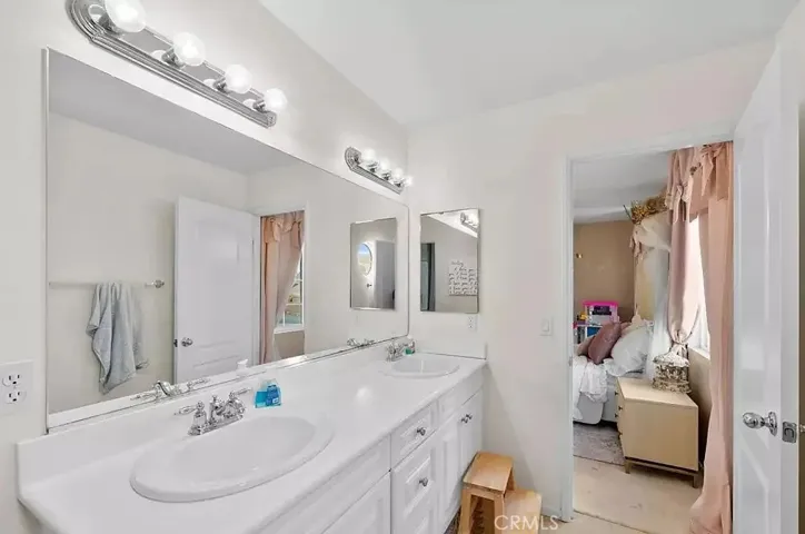 Jack n Jill Bathroom