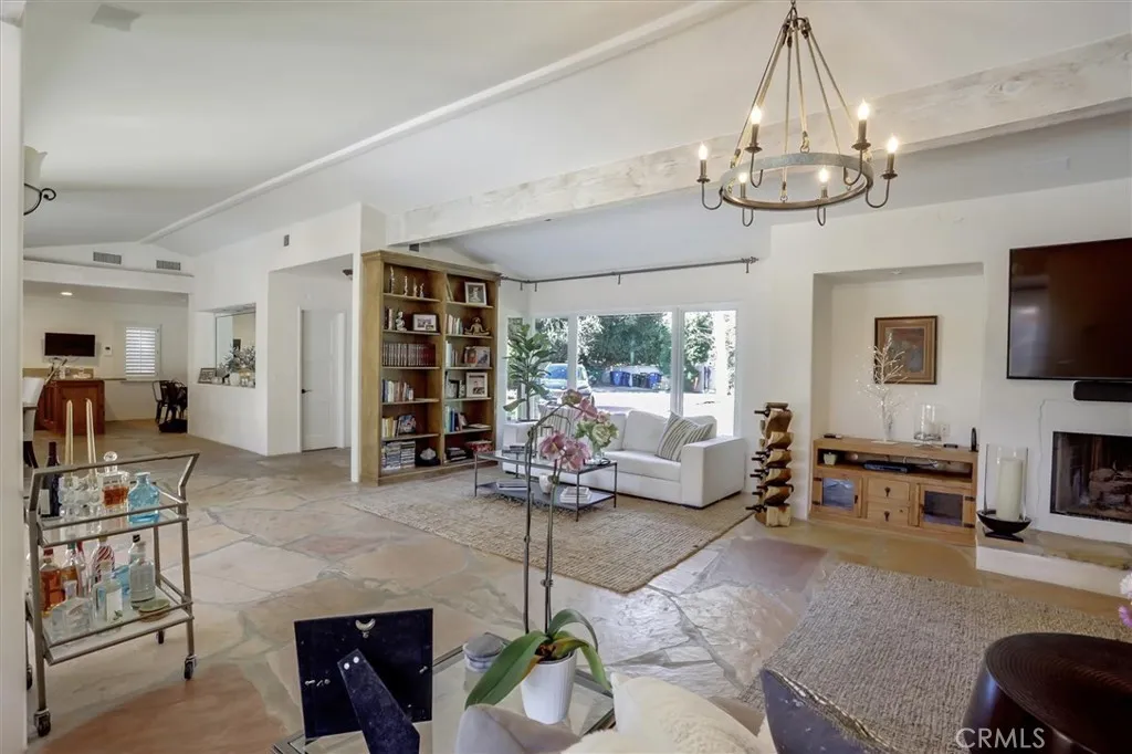 23130 Oxnard Street, Woodland Hills, California 91367 home-pic-9