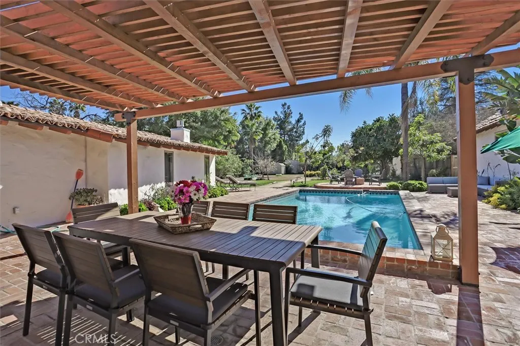 23130 Oxnard Street, Woodland Hills, California 91367 home-pic-22