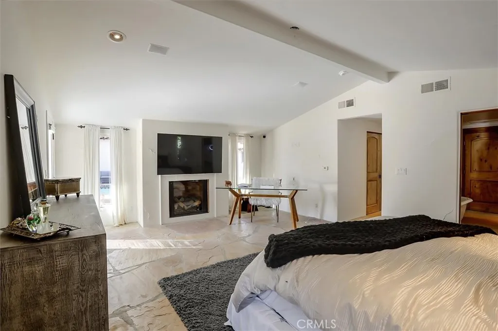23130 Oxnard Street, Woodland Hills, California 91367 home-pic-13