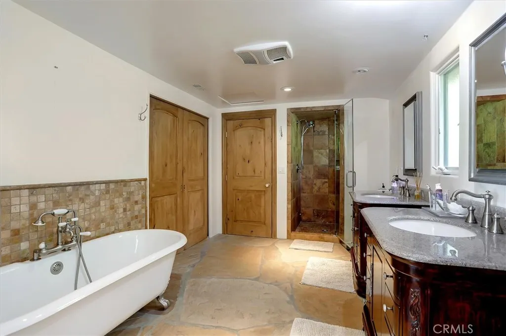 23130 Oxnard Street, Woodland Hills, California 91367 home-pic-18