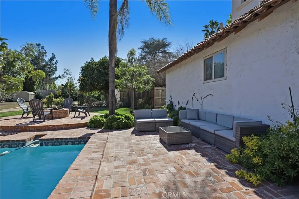 23130 Oxnard Street, Woodland Hills, California 91367 home-pic-27