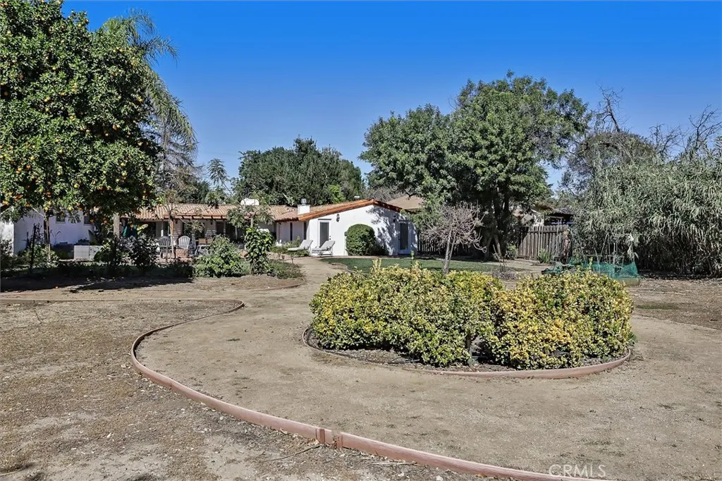23130 Oxnard Street, Woodland Hills, California 91367 home-pic-32