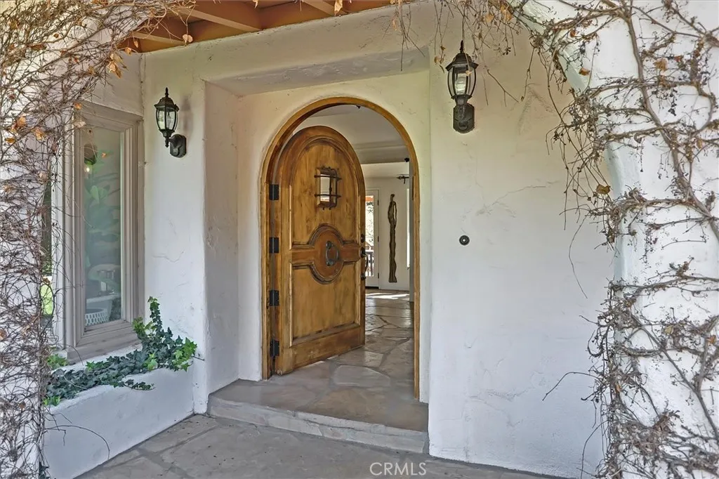 23130 Oxnard Street, Woodland Hills, California 91367 home-pic-4