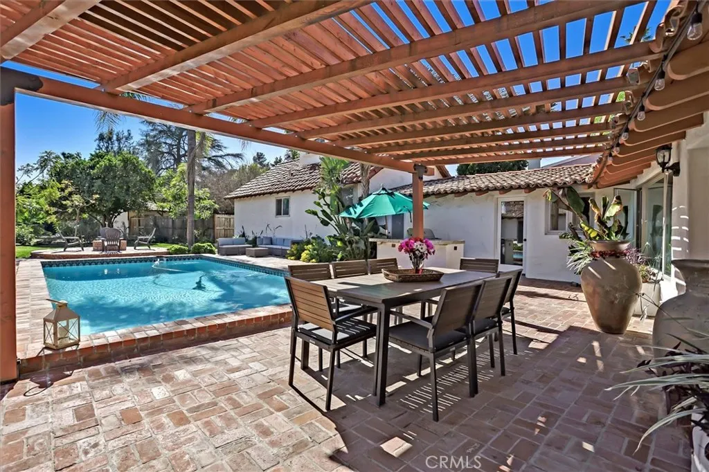 23130 Oxnard Street, Woodland Hills, California 91367 home-pic-21