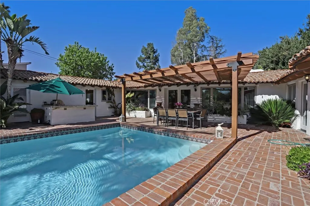 23130 Oxnard Street, Woodland Hills, California 91367 home-pic-25