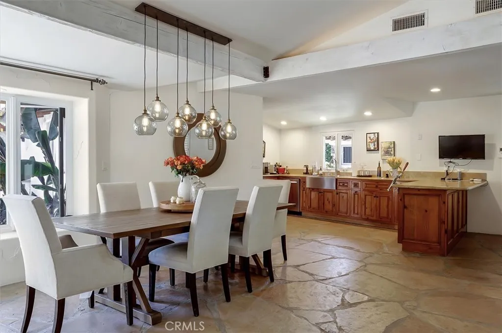 23130 Oxnard Street, Woodland Hills, California 91367 home-pic-11