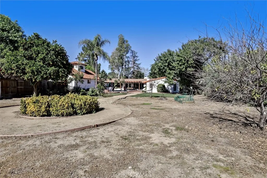 23130 Oxnard Street, Woodland Hills, California 91367 home-pic-31