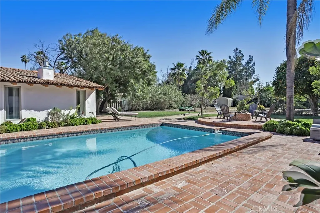 23130 Oxnard Street, Woodland Hills, California 91367 home-pic-24