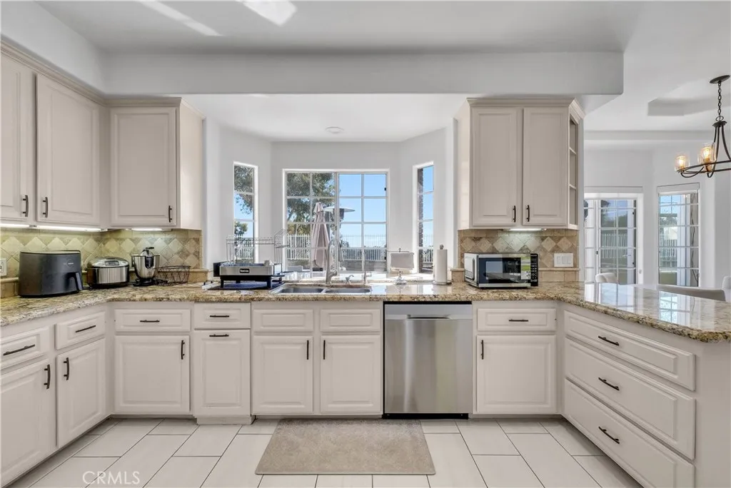 102 Mill Run, Monrovia, California 91016 home-pic-18
