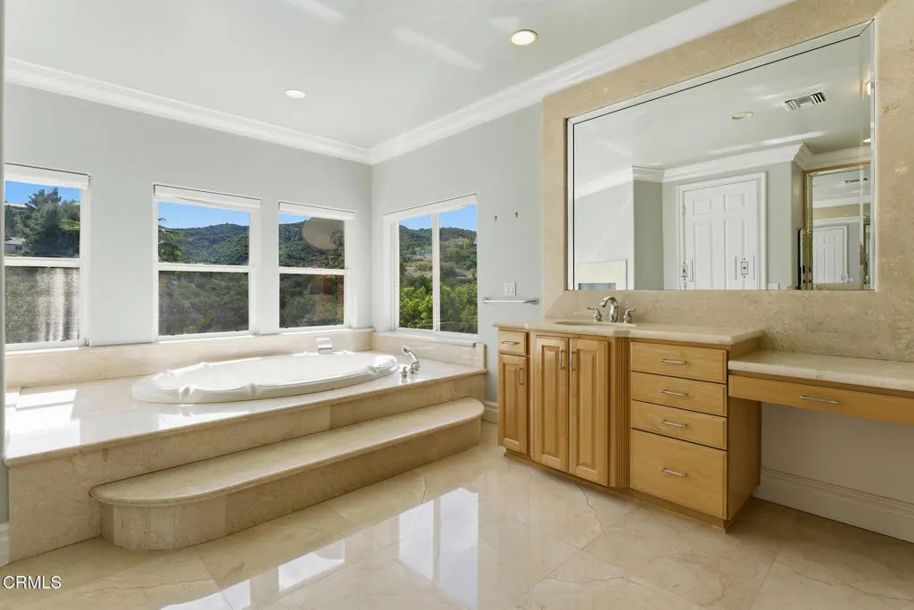 4174 Elm View Drive, Los Angeles, California 91316 home-pic-20
