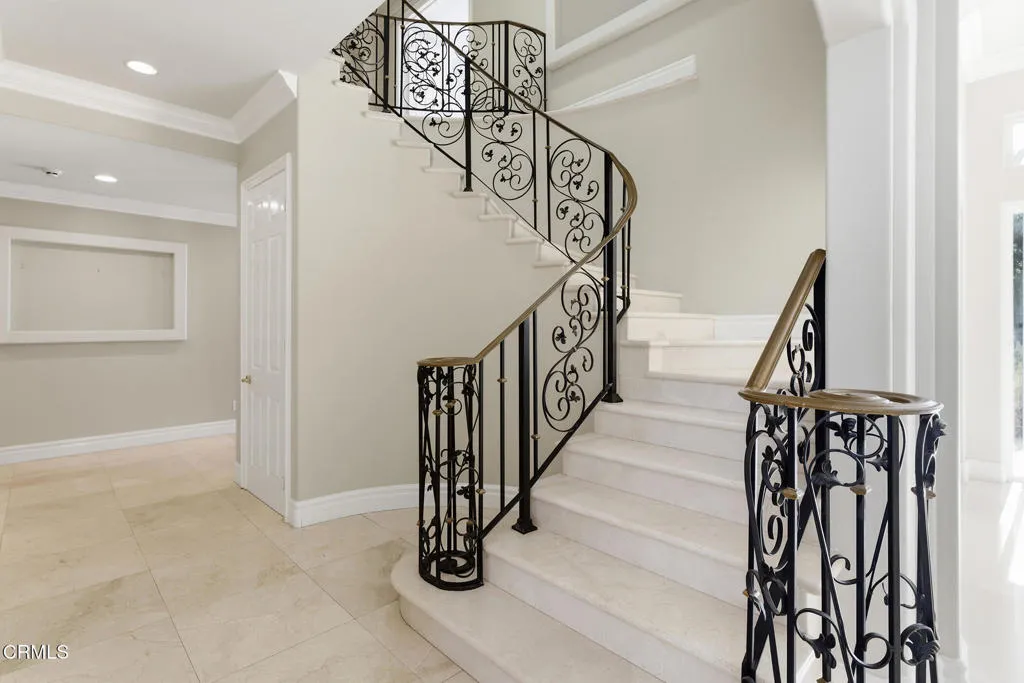 4174 Elm View Drive, Los Angeles, California 91316 home-pic-16