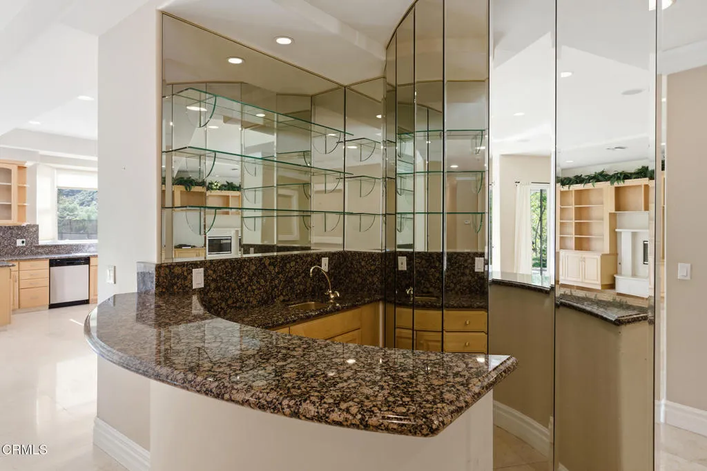 4174 Elm View Drive, Los Angeles, California 91316 home-pic-17