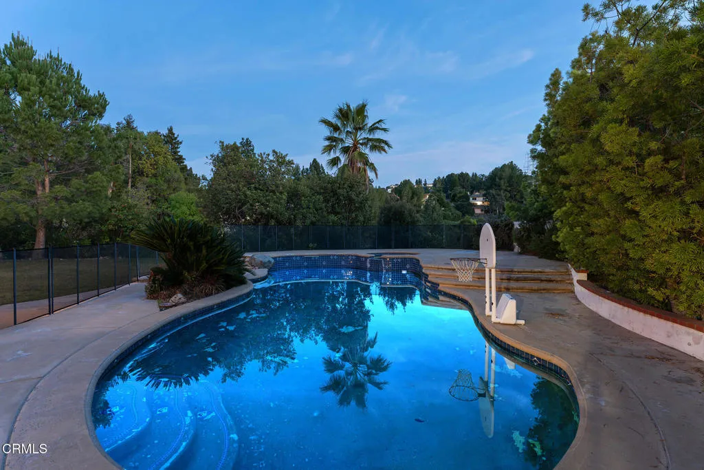 4174 Elm View Drive, Los Angeles, California 91316 home-pic-3
