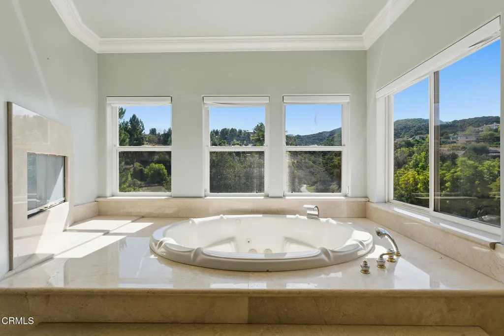 4174 Elm View Drive, Los Angeles, California 91316 home-pic-22