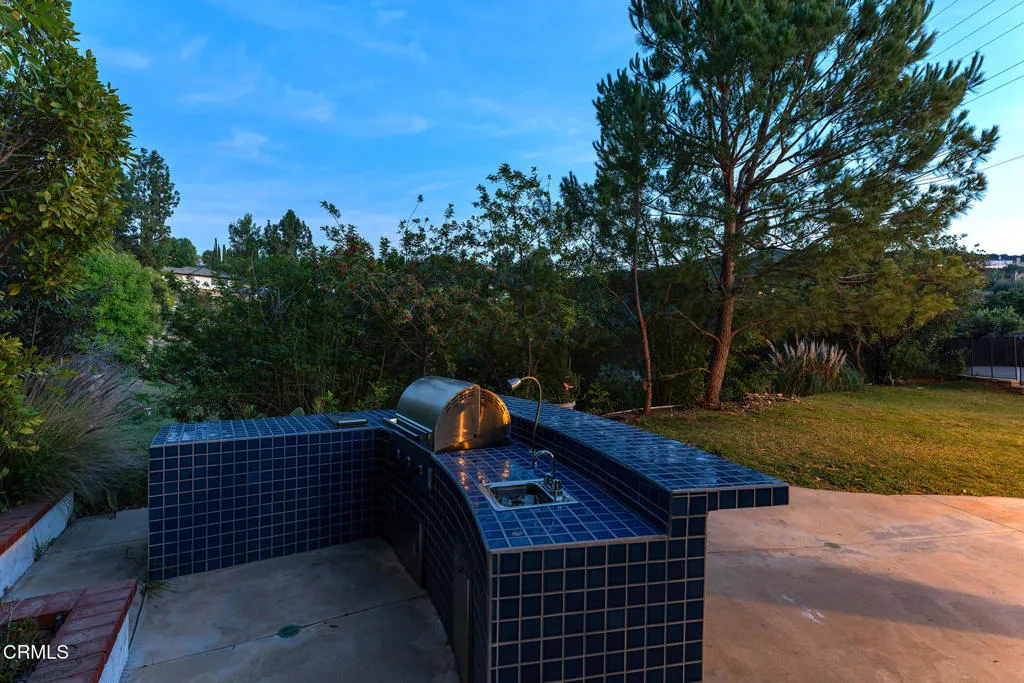 4174 Elm View Drive, Los Angeles, California 91316 home-pic-37