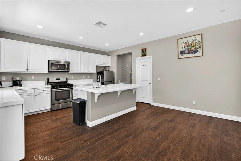 4758 Casillas Way, Fontana, California 92336 home-pic-7