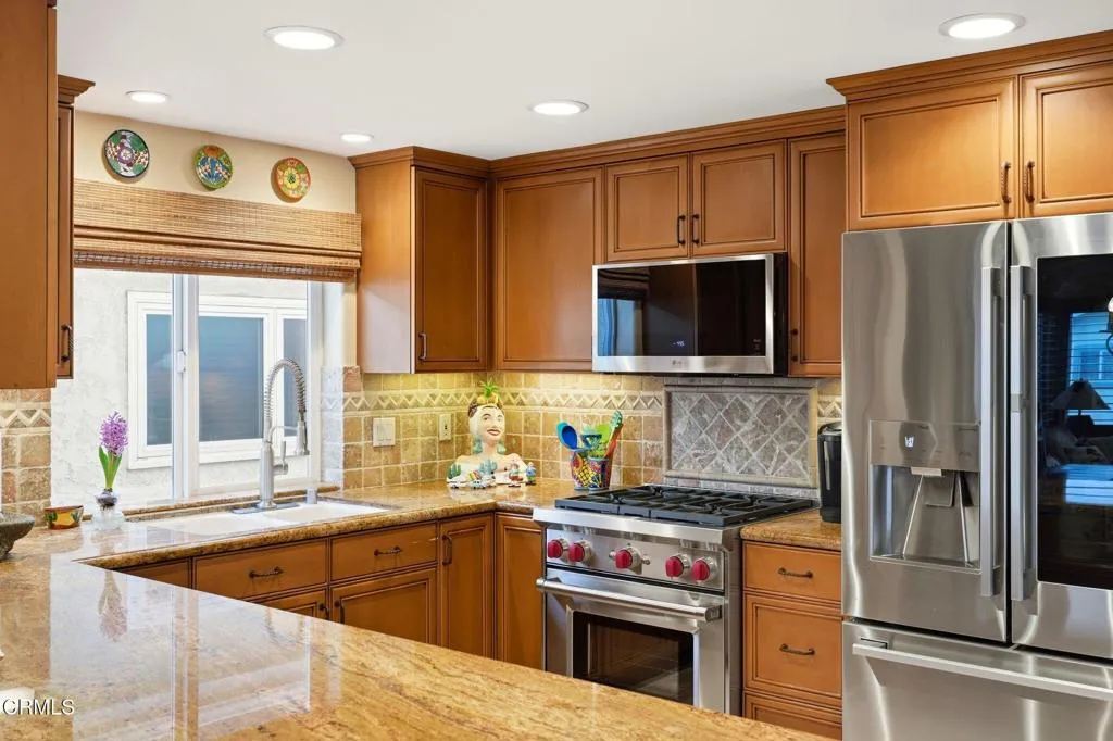 137 Fillmore Avenue, Oxnard, California 93035 home-pic-26