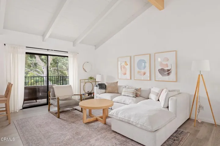 03 - Living Room