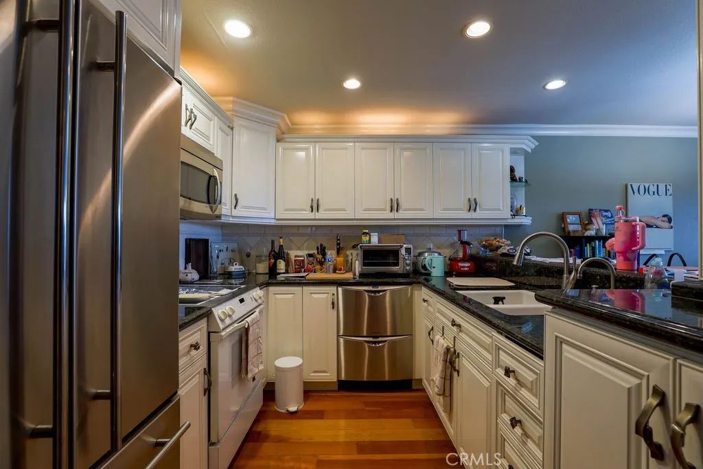 5103 Marina Pacifica Drive South Key home-pic-8