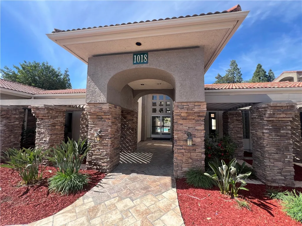 1995 Las Colinas, Corona, California 92879 home-pic-3
