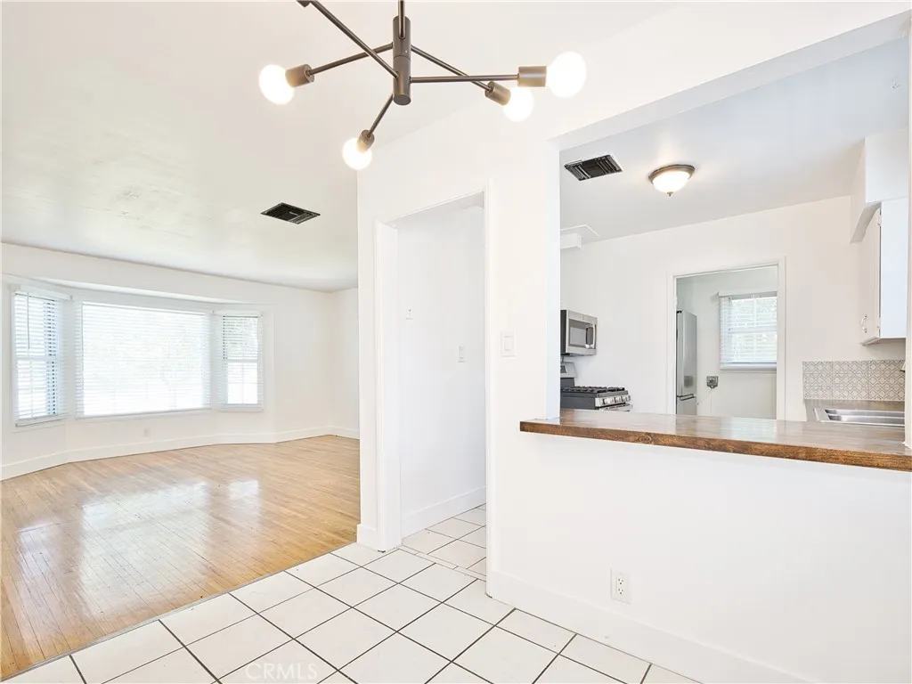 6153 Clybourn Avenue, North Hollywood, California 91606 home-pic-15