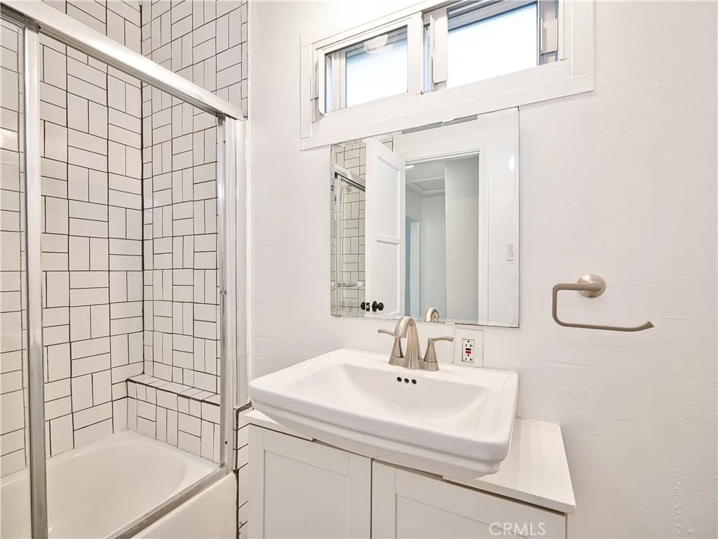 6153 Clybourn Avenue, North Hollywood, California 91606 home-pic-19
