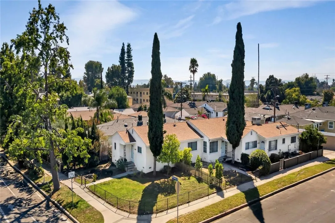 6153 Clybourn Avenue, North Hollywood, California 91606 home-pic-2