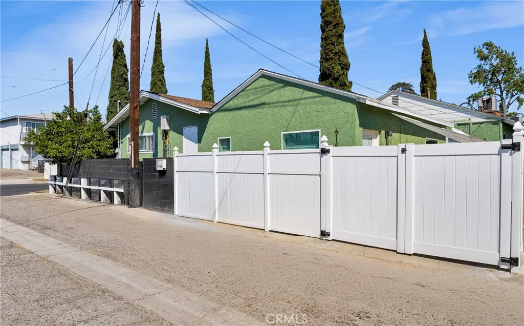 6153 Clybourn Avenue, North Hollywood, California 91606 home-pic-32