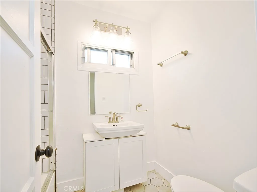 6153 Clybourn Avenue, North Hollywood, California 91606 home-pic-17