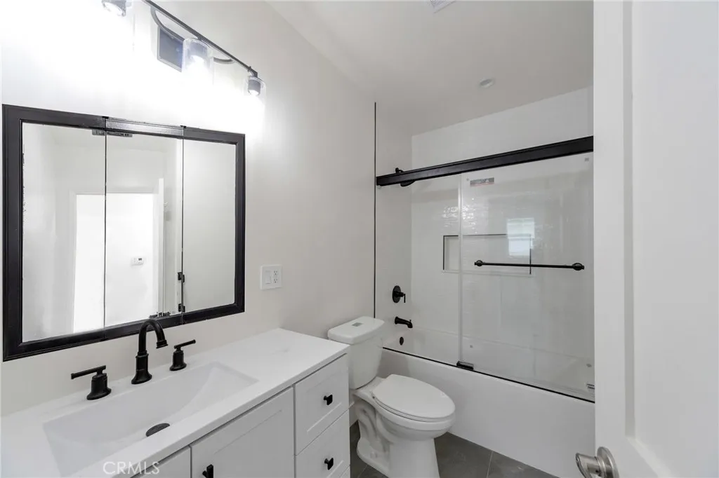 6153 Clybourn Avenue, North Hollywood, California 91606 home-pic-36