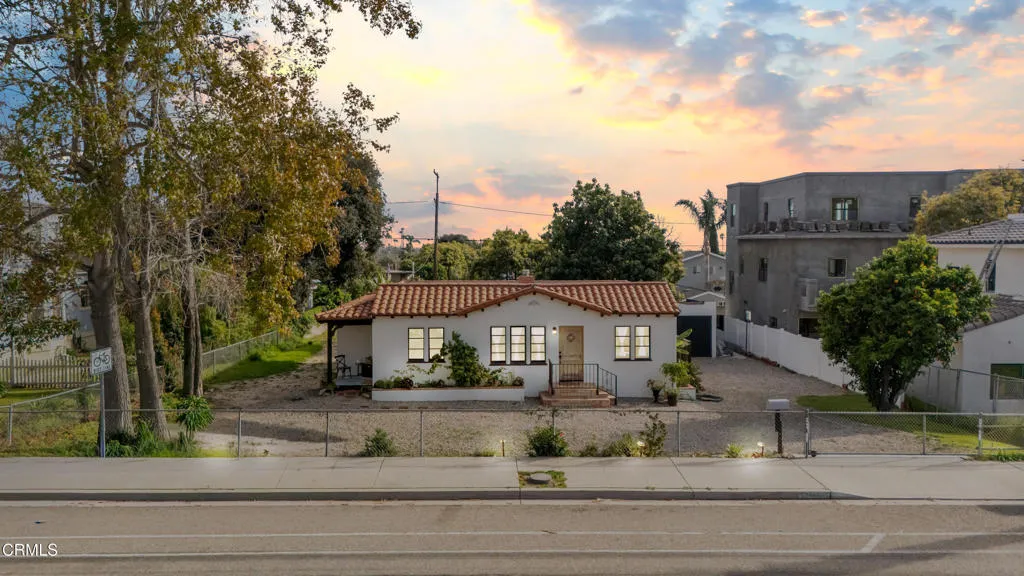 3880 Loma Vista Road, Ventura, California 93003 home-pic-1