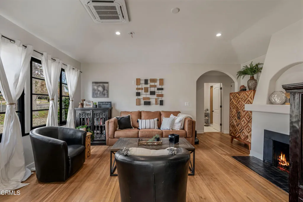 3880 Loma Vista Road, Ventura, California 93003 home-pic-5