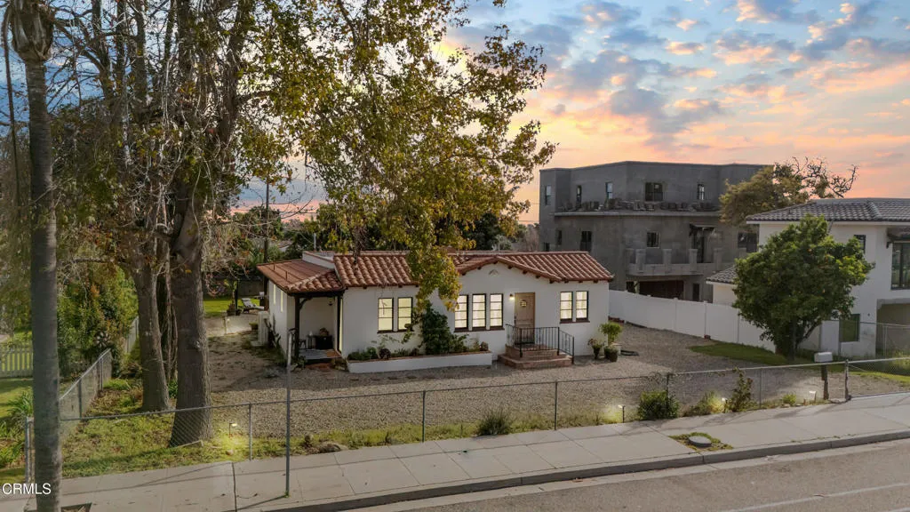 3880 Loma Vista Road, Ventura, California 93003 home-pic-3