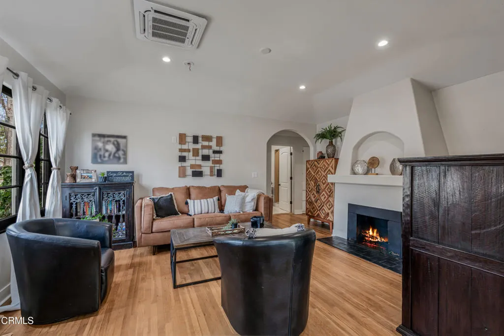 3880 Loma Vista Road, Ventura, California 93003 home-pic-6