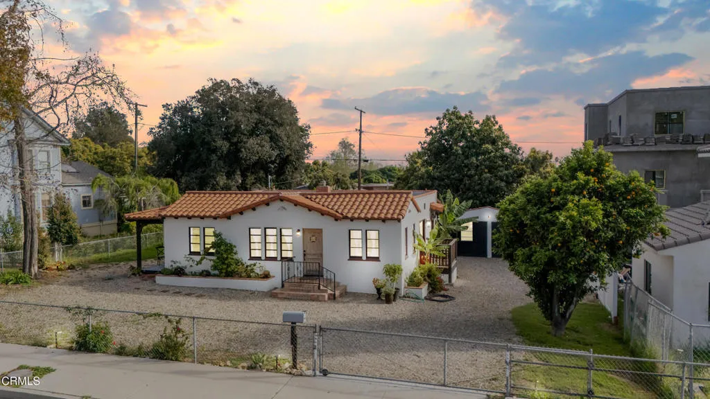 3880 Loma Vista Road, Ventura, California 93003 home-pic-2