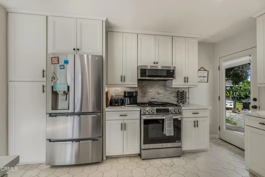 3880 Loma Vista Road, Ventura, California 93003 home-pic-15