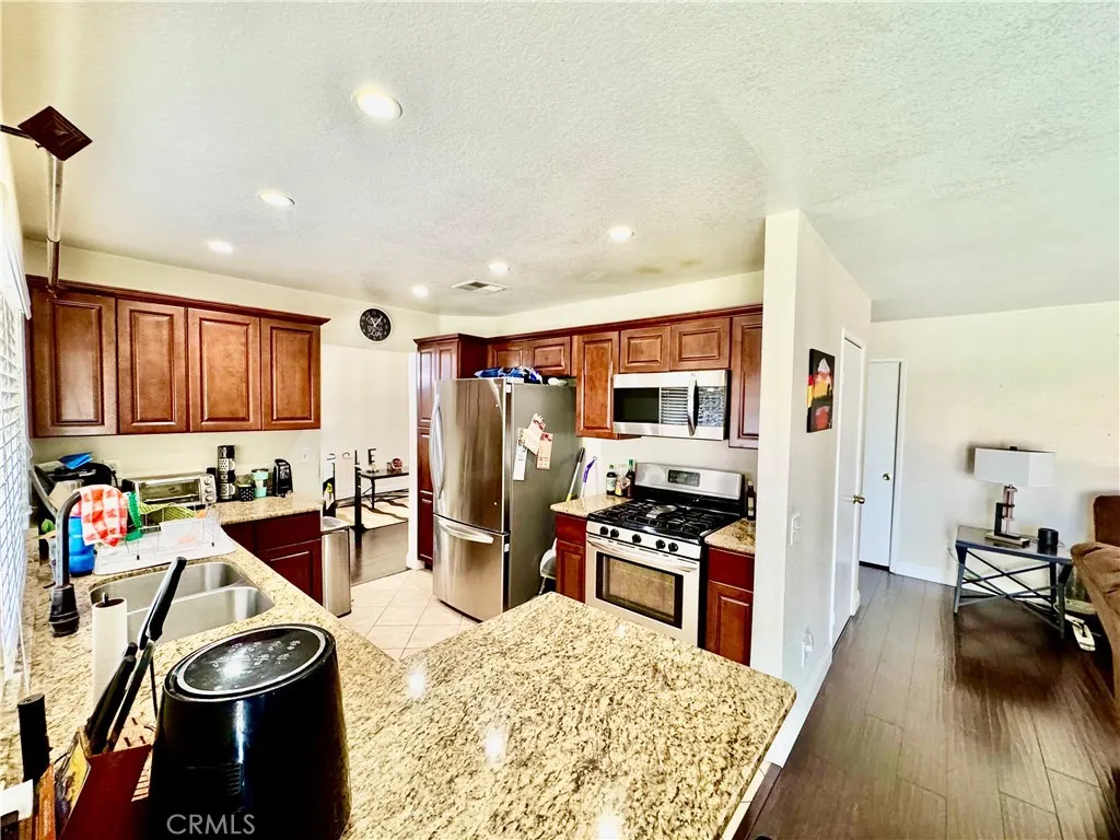 11308 Sherwood Court, Fontana, California 92337 home-pic-8