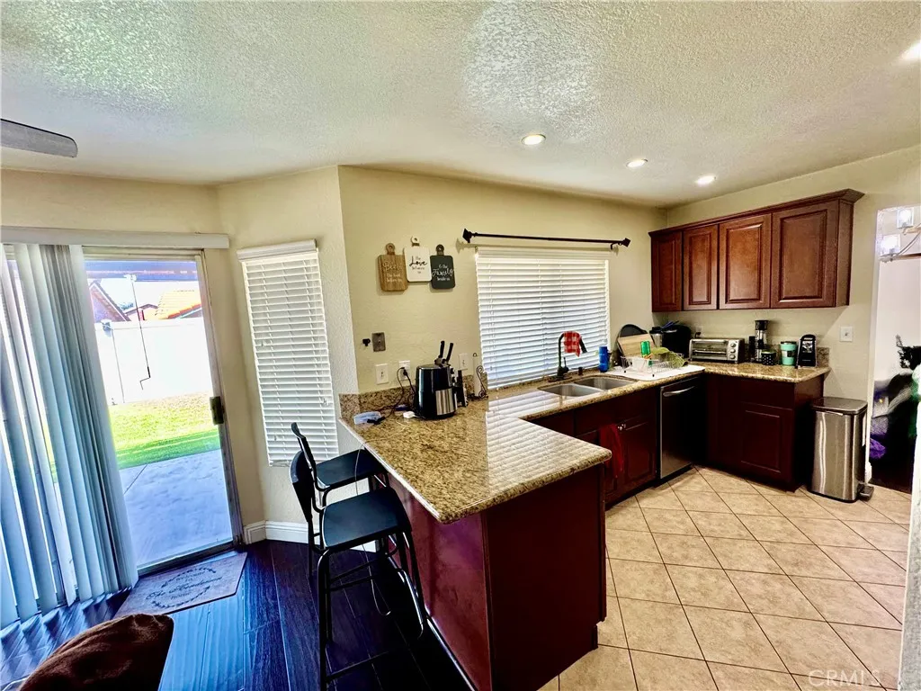 11308 Sherwood Court, Fontana, California 92337 home-pic-6