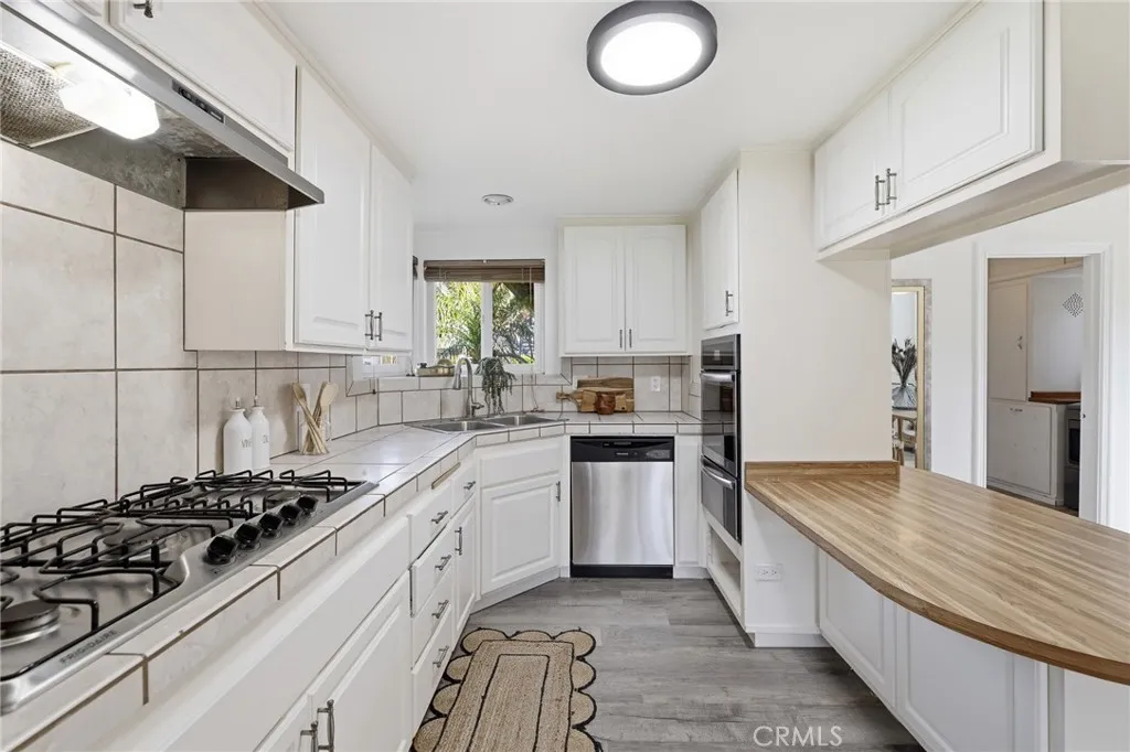 8282 Noble Circle, Huntington Beach, California 92647 home-pic-9