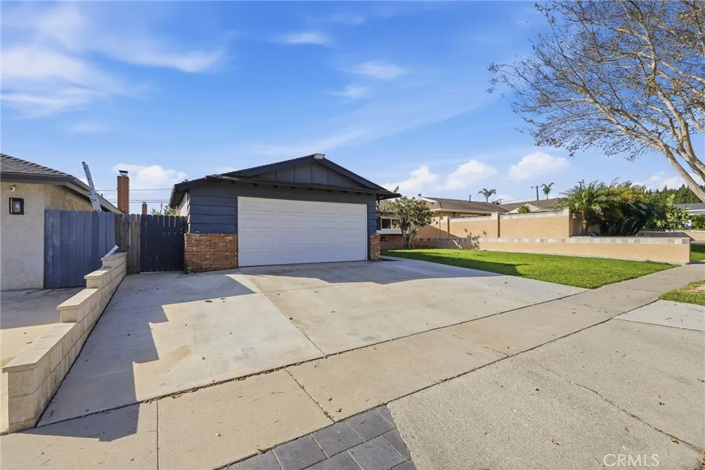 8282 Noble Circle, Huntington Beach, California 92647 home-pic-34