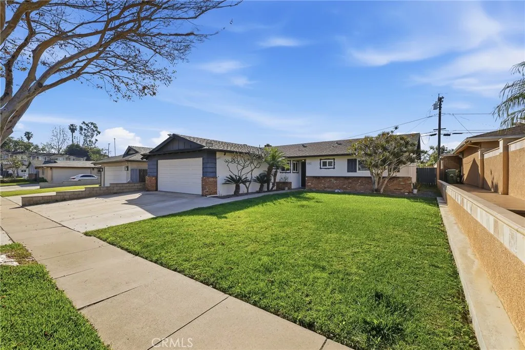 8282 Noble Circle, Huntington Beach, California 92647 home-pic-35